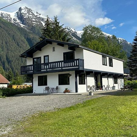 Bear Valley Guesthouse Stewart エクステリア 写真