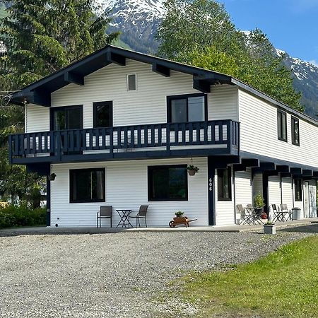 Bear Valley Guesthouse Stewart エクステリア 写真
