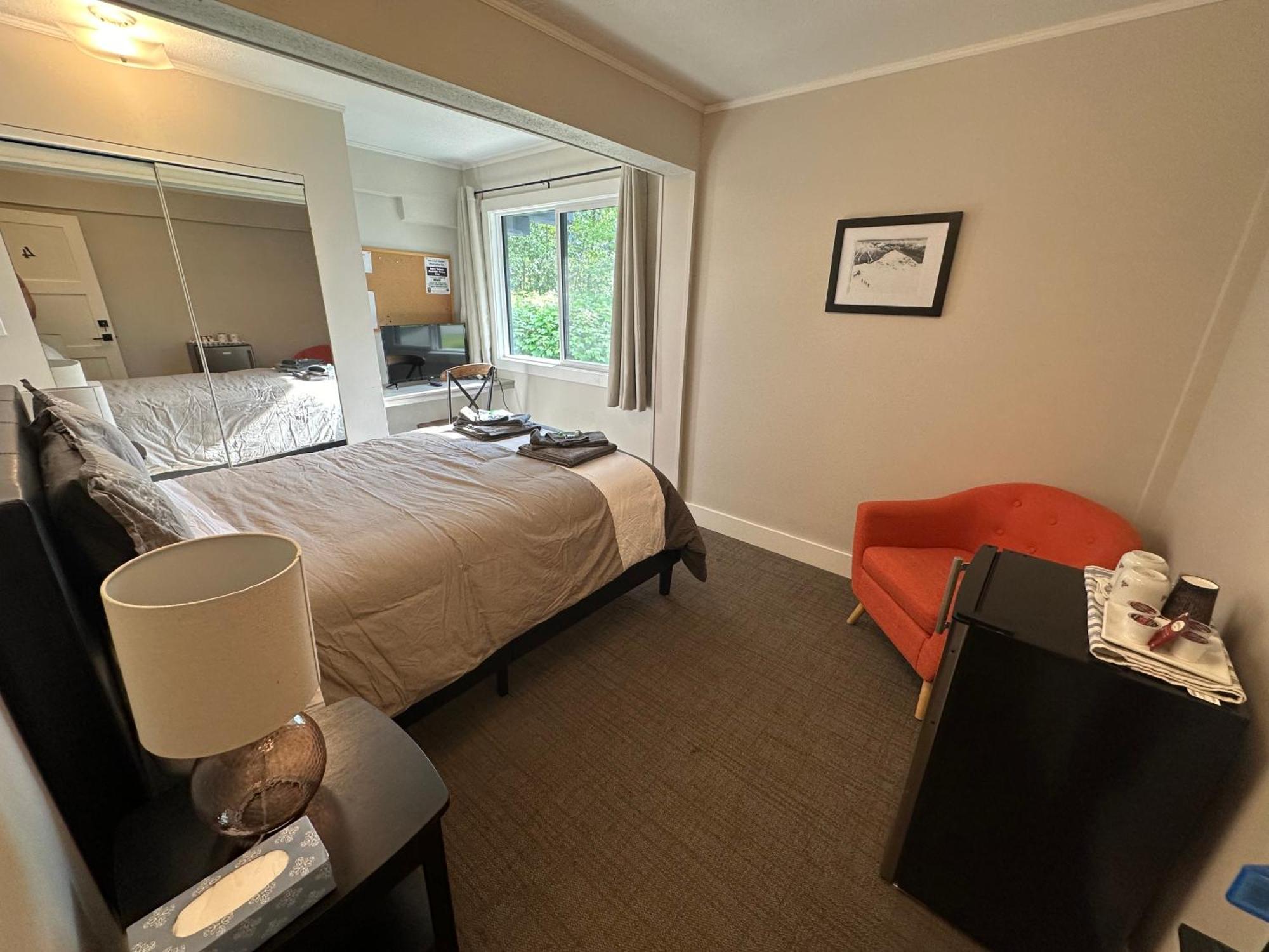 Bear Valley Guesthouse Stewart エクステリア 写真