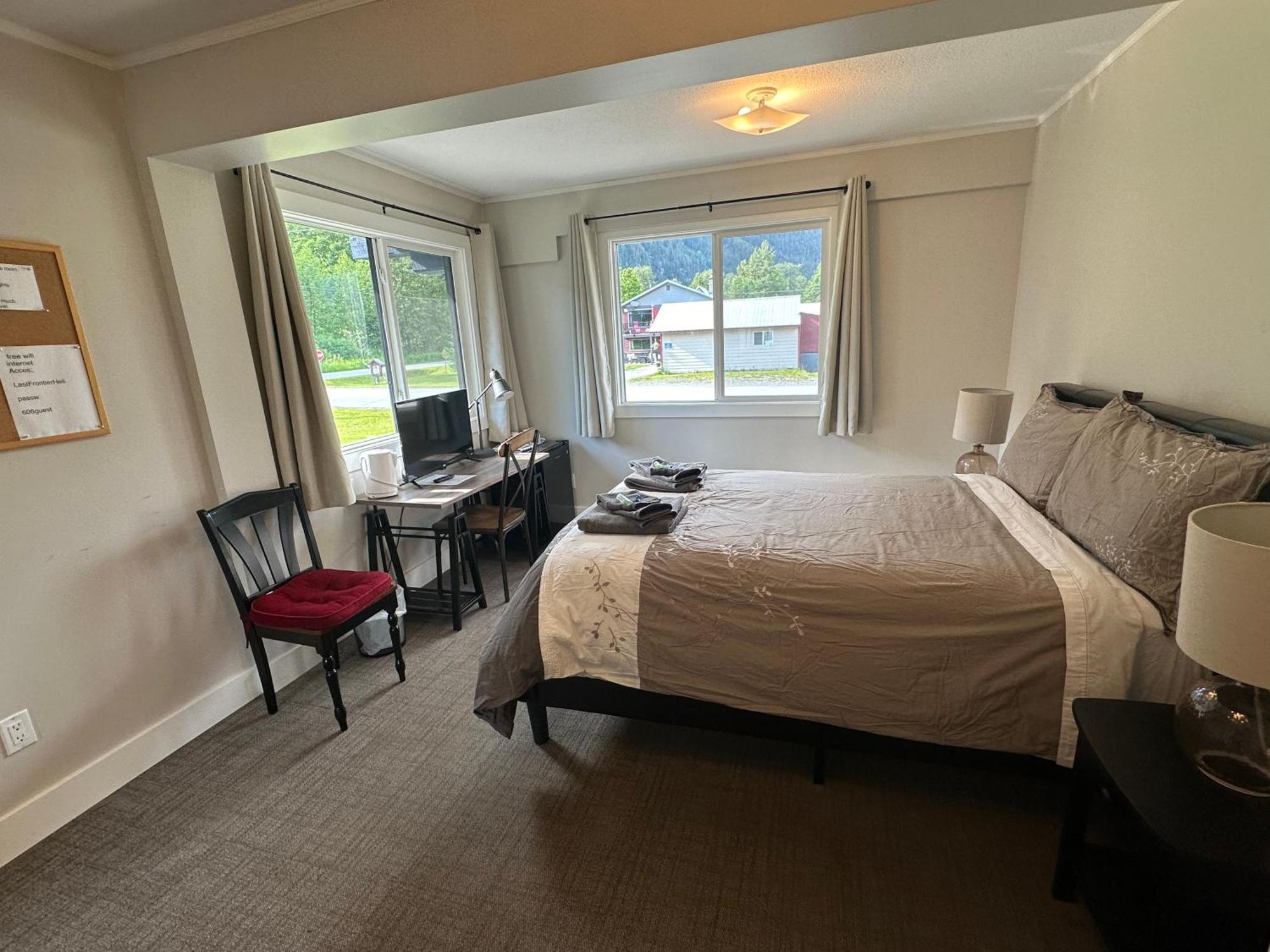 Bear Valley Guesthouse Stewart エクステリア 写真