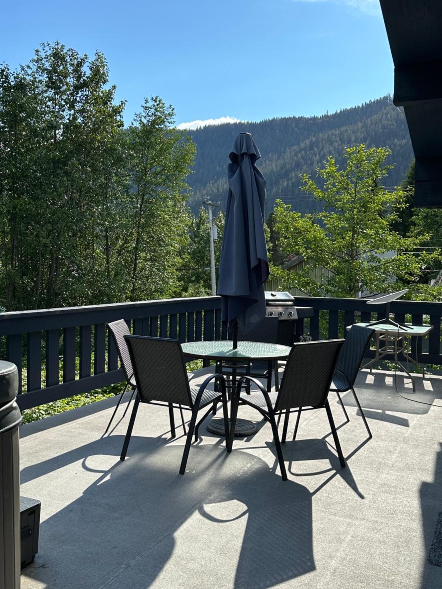 Bear Valley Guesthouse Stewart エクステリア 写真