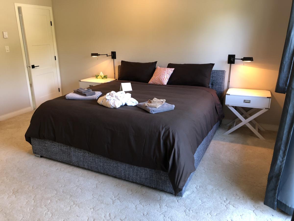 Bear Valley Guesthouse Stewart エクステリア 写真