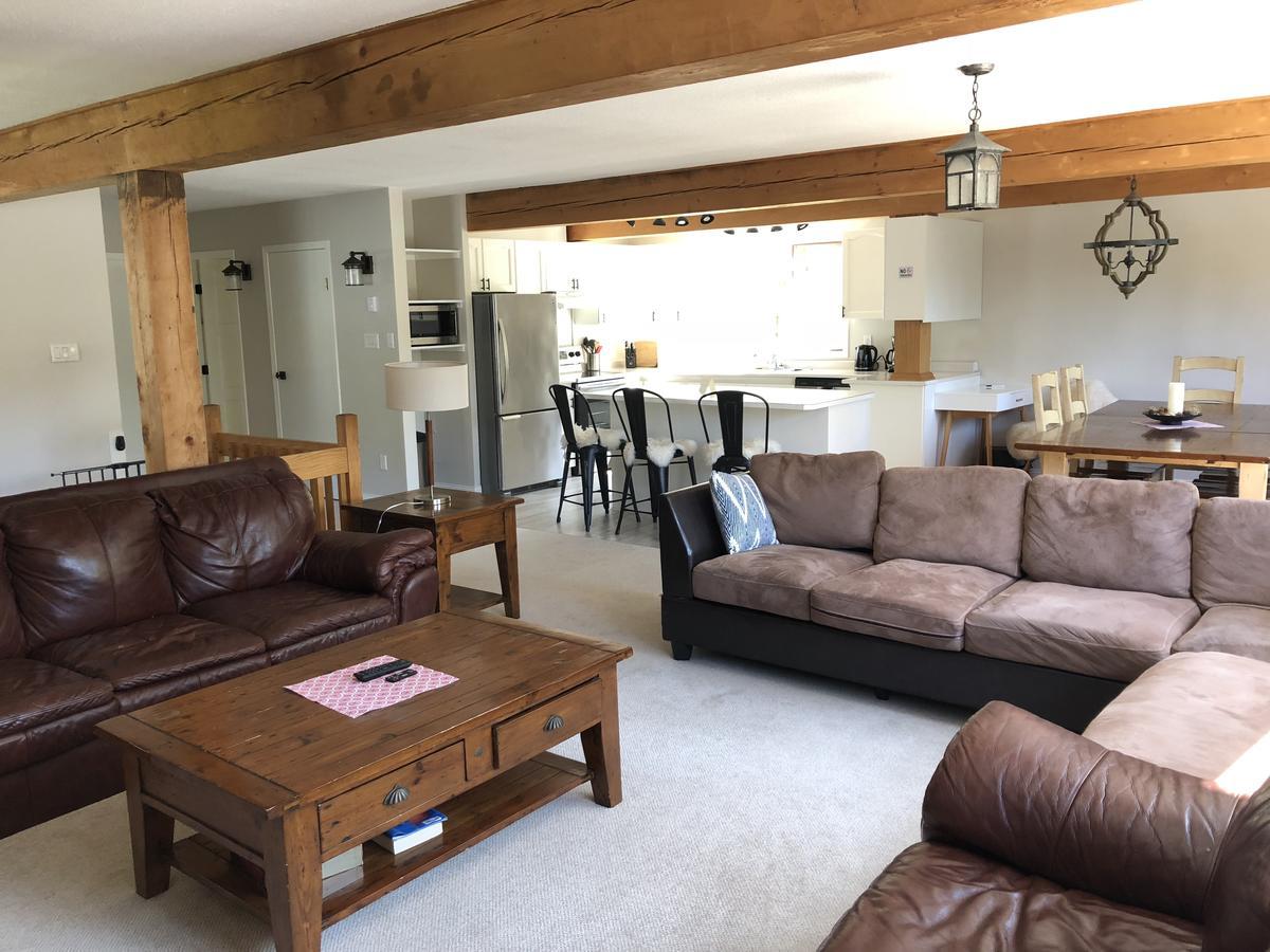 Bear Valley Guesthouse Stewart エクステリア 写真