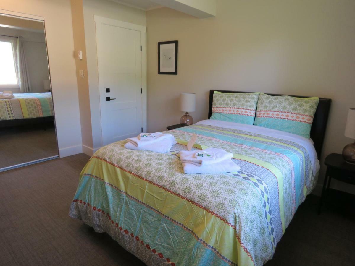 Bear Valley Guesthouse Stewart エクステリア 写真