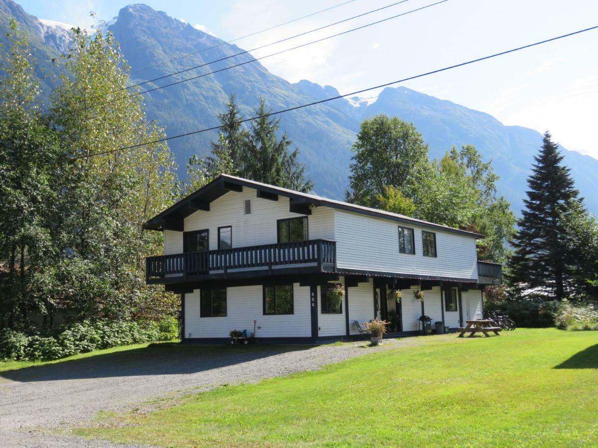 Bear Valley Guesthouse Stewart エクステリア 写真