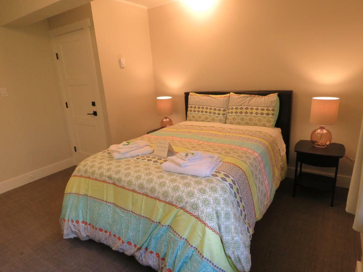 Bear Valley Guesthouse Stewart エクステリア 写真