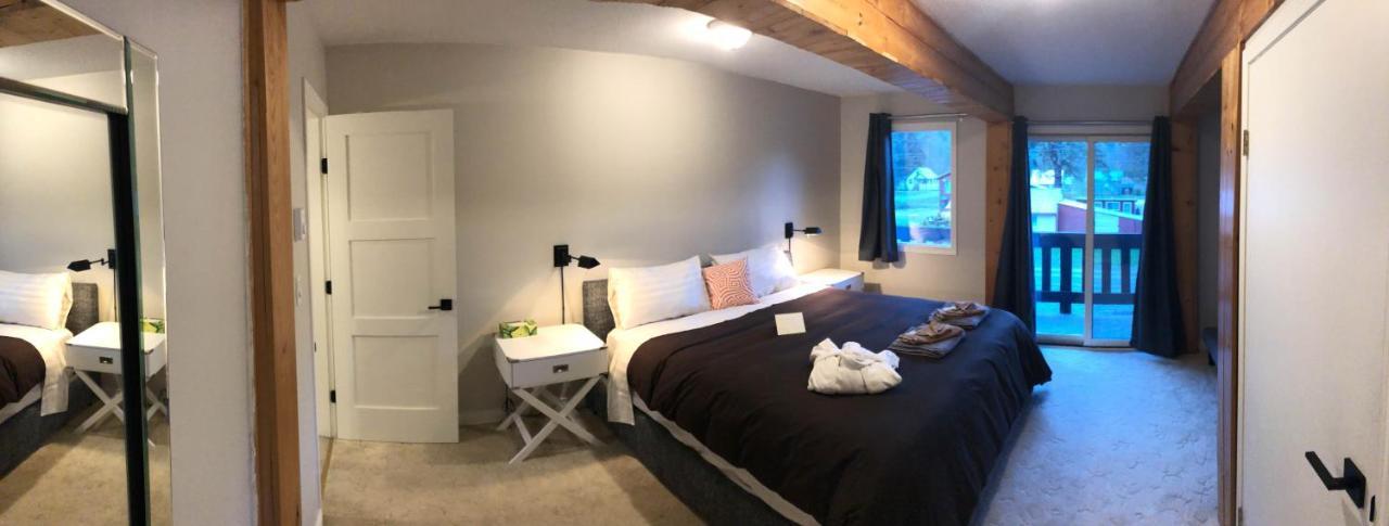 Bear Valley Guesthouse Stewart エクステリア 写真